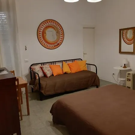 Dietro La Luna Alojamento de Acomodação e Pequeno-almoço 3*