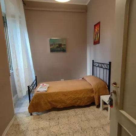 Dietro La Luna Bed & Breakfast 3*