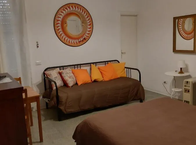 Dietro La Luna Bed & Breakfast 3*