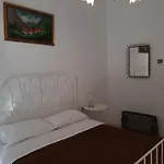 Dietro La Luna Bed & Breakfast