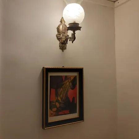 Dietro La Luna Bed & Breakfast