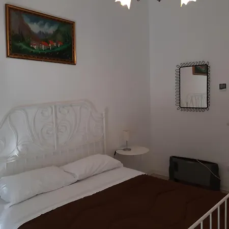 Dietro La Luna Bed & Breakfast