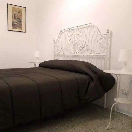 Dietro La Luna Bed & Breakfast 3*